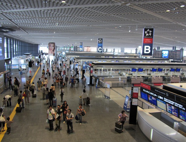 Narita Airport handled record-high passengers in 2015