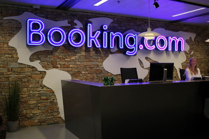 Booking.com ties up with Rakuten to enter the private accommodation market of Japan