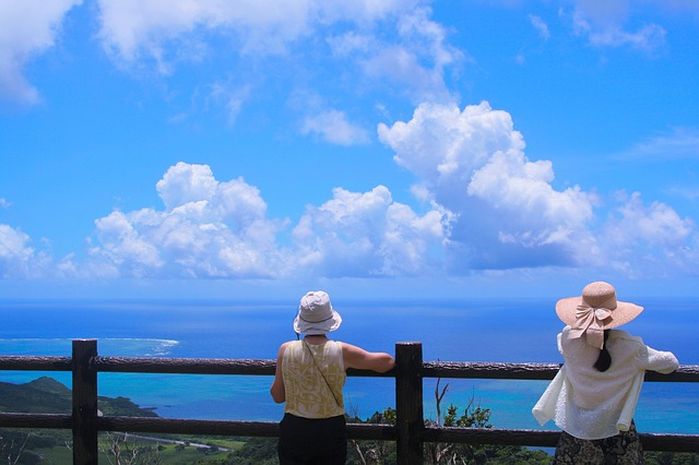 Year-on-year comparison of Japanese travelers to Hawaii, Guam and Okinawa in 2017