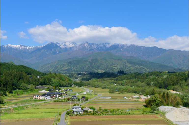  長野県飯島町、独自のワーケーションスタイルを目指し、田植え体験を開催
