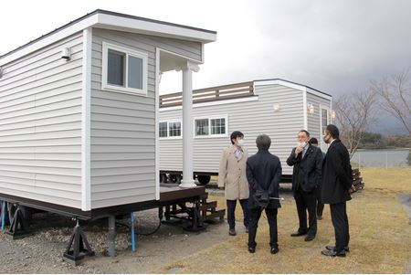  新潟県・佐渡の湖畔にワーケーションプレイス開業、首都圏の8社入居で満席