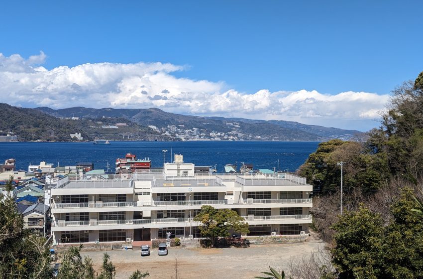  静岡県・熱海市網代に廃校の小学校を活用したコワーキングスペースやシェアオフィスがオープン
