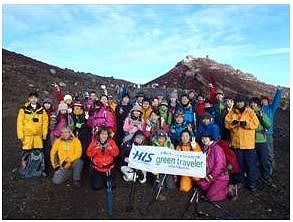 HIS、富士山登頂ツアー、剣ヶ峰・最高地点3776メートルの登山ルートでゴミ拾いも