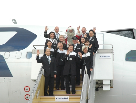 サンタクロース財団公認のサンタクロース、フィンランド航空で関空に到着