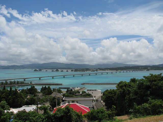 沖縄県の観光客数、さらに下降修正、2020年は65％減361万人と推計、沖縄観光コンベンションビューローの取り組みを聞いた