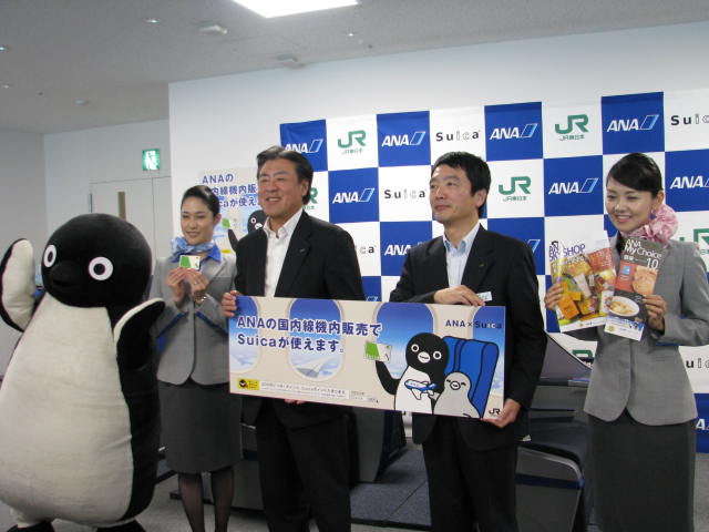 ANA国内線全路線で「スイカ（Suica）」導入、機内販売で日本全国の交通系電子マネー対応へ