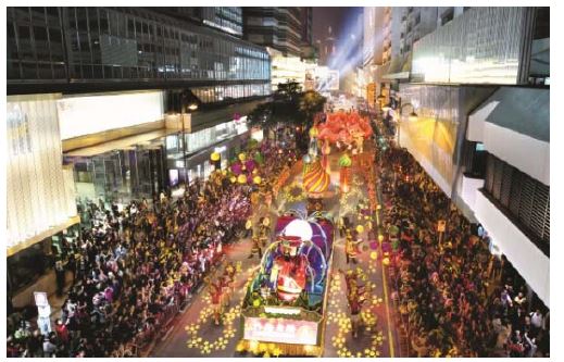 香港で旧正月を祝う国際ナイト・パレード開催、「沖縄元気太鼓舞EISA」も参加