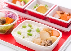 JAL国際線機内食の秋メニュー決定、人気のフードスタイリスト飯島奈美さんの「肉じゃが」など