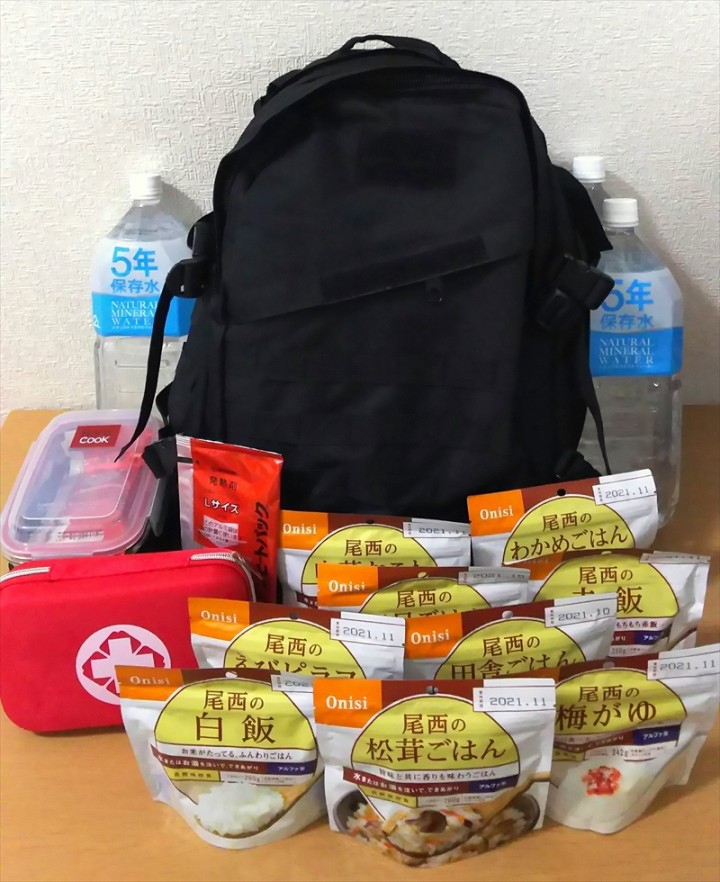 訪日外国人向けに防災備品レンタル、水や非常用食料などが入ったリュックを滞在先に配送