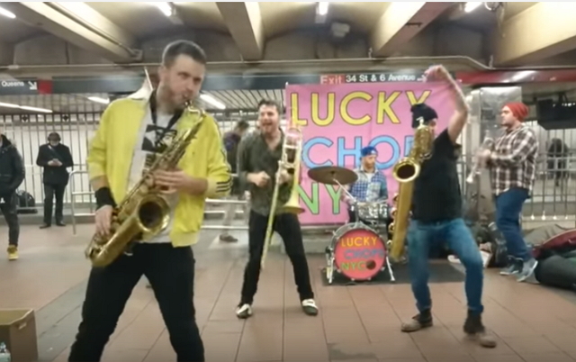 ニューヨーク地下鉄でプロミュージシャンが生ライブする動画、NYCらしい文化を体感 【旅に出たくなる動画シリーズ】