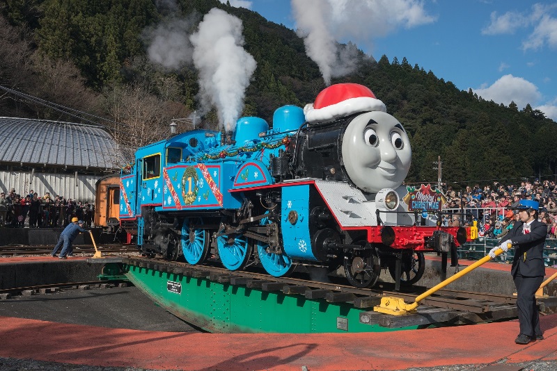 「きかんしゃトーマス」がクリスマスに公式イベント、今年も大井川鐡道で特別運転を実施【画像】