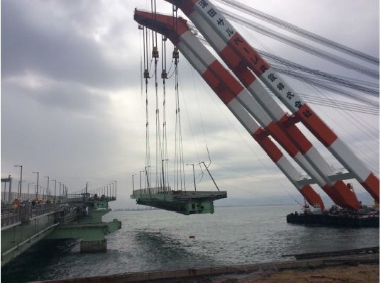 関空、橋桁の撤去作業が完了、来週めどに道路橋など復旧時期を確定へ