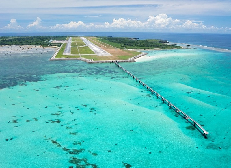 開業前の宮古島「下地島空港」を体験するツアー、最新チェックインの疑似体験や駐機エリアの散策など、クラブツーリズムの企画で