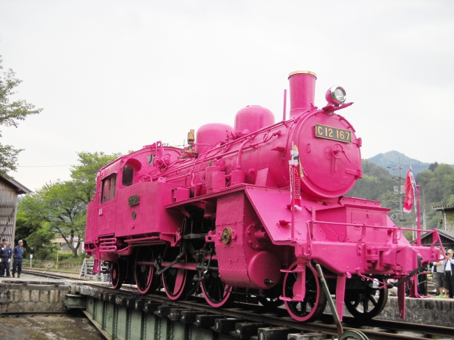 鳥取県、今年もピンク色で地域活性化、5月1日「恋の日」でピンクのSLなど
