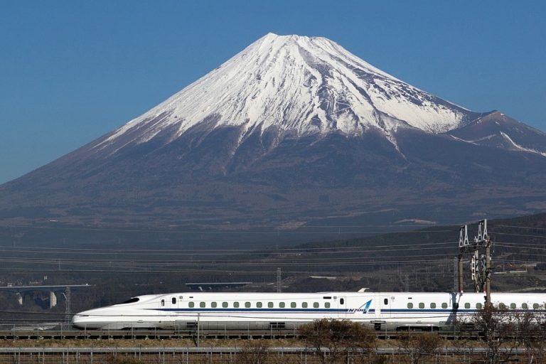 訪日客向けに「新幹線往復＋タビナカ商品」をネット販売、JR東海ツアーズとベルトラが連携で