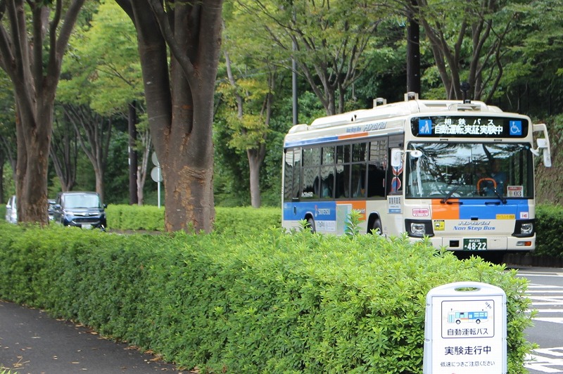 大型バスの自動運転を観光で活用する課題とは？　横浜で始まった路線バス営業運行の実証実験を取材してきた