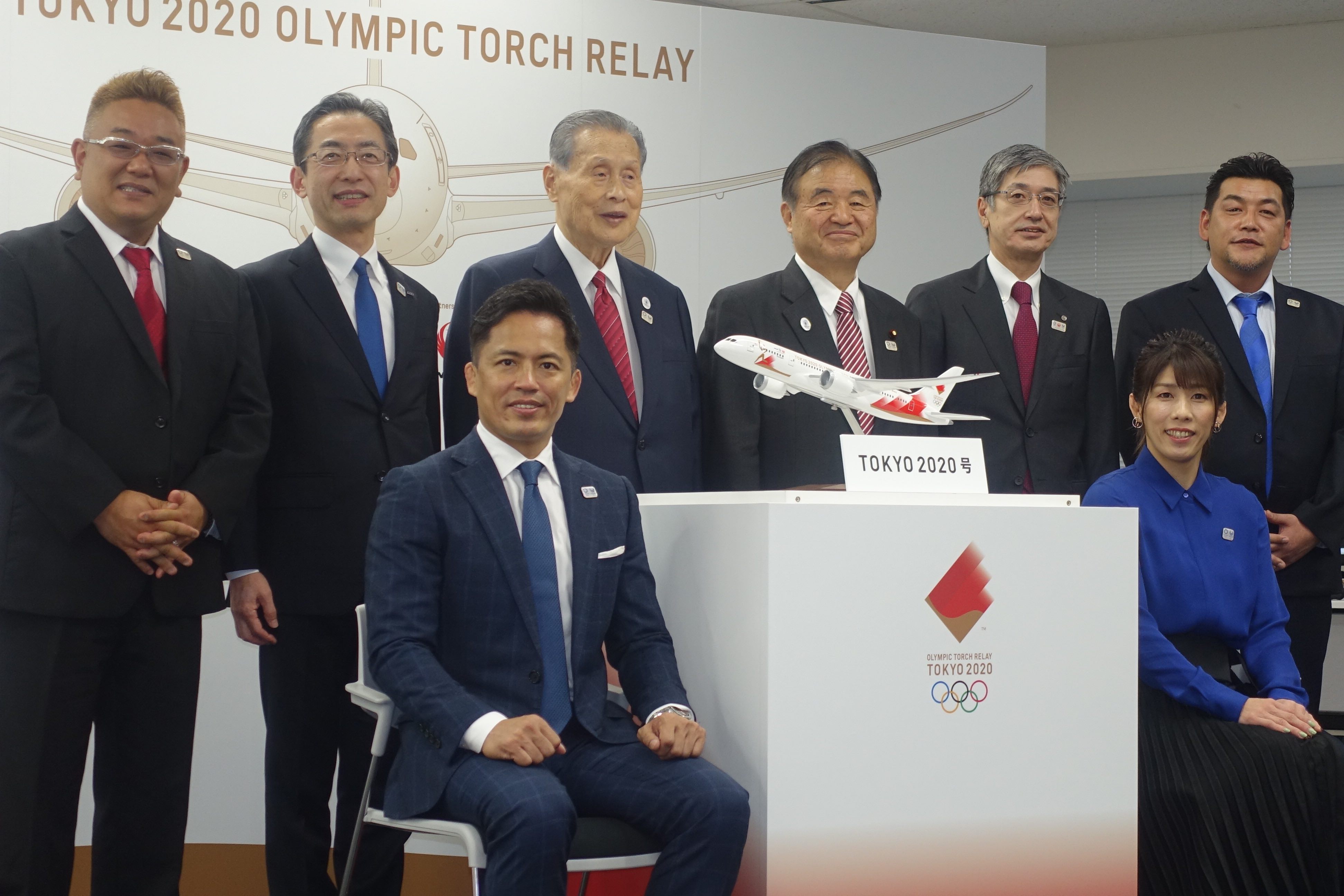 オリンピック聖火特別輸送機「TOKYO2020号」のデザイン公開、史上初ANAとJALが共同運航、松島基地で到着式