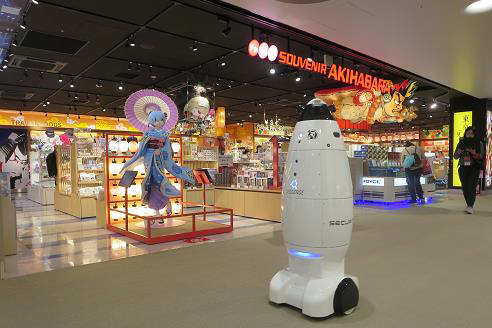 成田空港、LCC専用ターミナルに最新型ロボットを導入、東京五輪に向けた館内警備の強化で