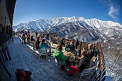 長野県白馬エリア、冬スキー以外の観光強化で「雪遊び客」が2倍に、岩岳で