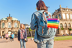 LGBTQファミリー旅行を取り込む攻略法は？ OTAの戦略や受け入れの考え方を整理した【外電コラム】