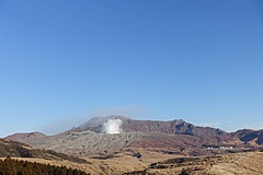 観光復興の最前線を支える観光ガイド、熊本県・阿蘇火山博物館が挑むガイド育成とデジタル化の取り組みを取材した
