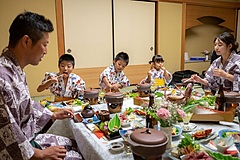 鳥羽市の旅館、子育て世帯向けワーケーション宿泊プラン、託児サービスや仕事部屋を用意