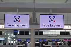 羽田空港で始まった「顔パス」の搭乗手続きを取材した、今年7月には本格運用、デジタル健康アプリとの連動も視野