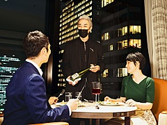 メズム東京、ホテル客室で深夜24時までコース料理を楽しむ日帰りプラン、最大3時間、1室2名で3万9800円