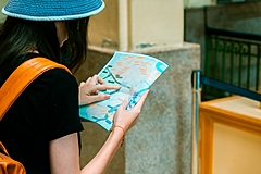 日本人の国内旅行消費額、昨年比80%増の1兆8000億円も、2019年比では70%減、宿泊旅行単価が低下　―2021年4月～6月（速報）