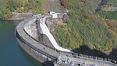 九州電力、「上椎葉ダム」で2年ぶりに観光放流、自宅で楽しむライブ配信も