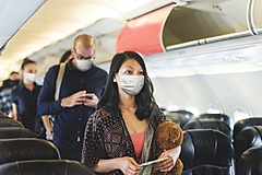 米国で再燃する機内マスク論争、廃止か継続か、航空会社は廃止を要望 【外電】