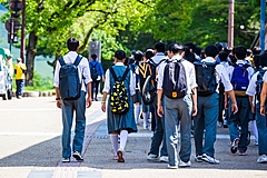 2021年度の修学旅行、「中止」が大幅に減少、日程など「変更して実施」が多勢、コロナ収束後は海外での実施再開の意向高く