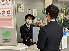 JR東日本、ネット購入のお土産を駅改札で受け取り、上野駅で試験実施