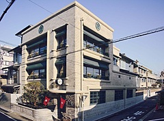 任天堂の旧本社社屋がホテルとして開業、安藤忠雄氏が監修、食事などすべて含み1室2名10万円から