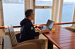 クルーズ客船「にっぽん丸」、海上の通信体験を陸上と同様の使用感に、スカパーの高速インターネット導入