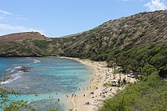 ハワイのビーチで予約制が導入された背景とは？　旅行者と地元が作り出すサステナブルな旅と、その意義を取材した