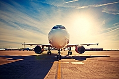 デルタ航空、従業員の給与を5%引上げ、旅行需要が回復するなか、人員の確保と維持のために
