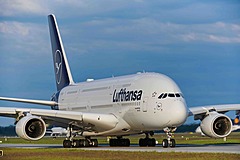 ルフトハンザ航空、総2階建て旅客機A380の運航を再開へ、需要回復と新機材のデリバリー遅れで、2023年夏から