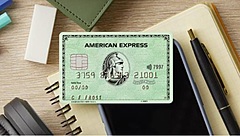 アメックス、国内初の月会費制を導入、スマホ補償や新たな特典追加、空港からの手荷物無料宅配など来年2月末で終了