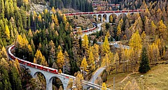 スイス・レーティッシュ鉄道、世界最長の旅客列車走行でギネス記録、100両連結で全長1910メートル、世界遺産のアルブラ線