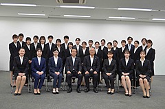 阪急交通社が入社式、2023年度は27名が入社、酒井社長「目標を成し遂げる強いチームの一員として」