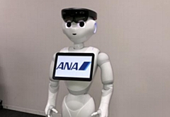 自分で走る人型ロボットが空港係員に、出発ロビーの案内業務など宮崎空港で検証開始　―ANAなど