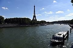 パリ・セーヌ川での遊泳が100年以上ぶりに解禁へ、エッフェル塔近くなど3カ所のスポットを設定、2025年から
