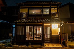 国宝・犬山城の城下町に一棟貸しの宿「游月庵」開業へ、築100年の古民家を改修