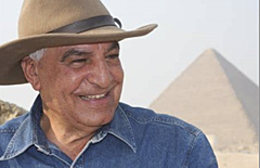 エジプトの考古学者ザヒ博士が来日、政府観光局の観光プロモーションの先駆けとして、早稲田大学などで講演