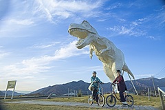 福井県勝山市のDMO、電動自転車レンタルと観光施設入館料をセットにした周遊プラン