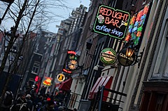 アムステルダム市、クイズ作成し観光客に滞在ルールを周知徹底、禁止事項やマナーをわかりやすく、より住みやい街づくりに向けて