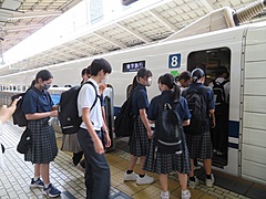 今、修学旅行に何が起きているのか？　オーバーツーリズムの影響から、海外の旅費高騰まで、最新事情を整理した【コラム】