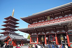 東京浅草寺で「旅先クイズ会」、歴史やマナーを楽しみながら発信、地元の子どもたちも参加