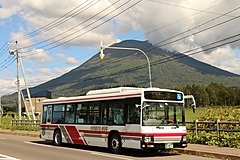 北海道・ニセコ、無料で市街地とリゾートエリアをめぐる周遊バス、通年型の国際リゾートへ域内交通を拡充